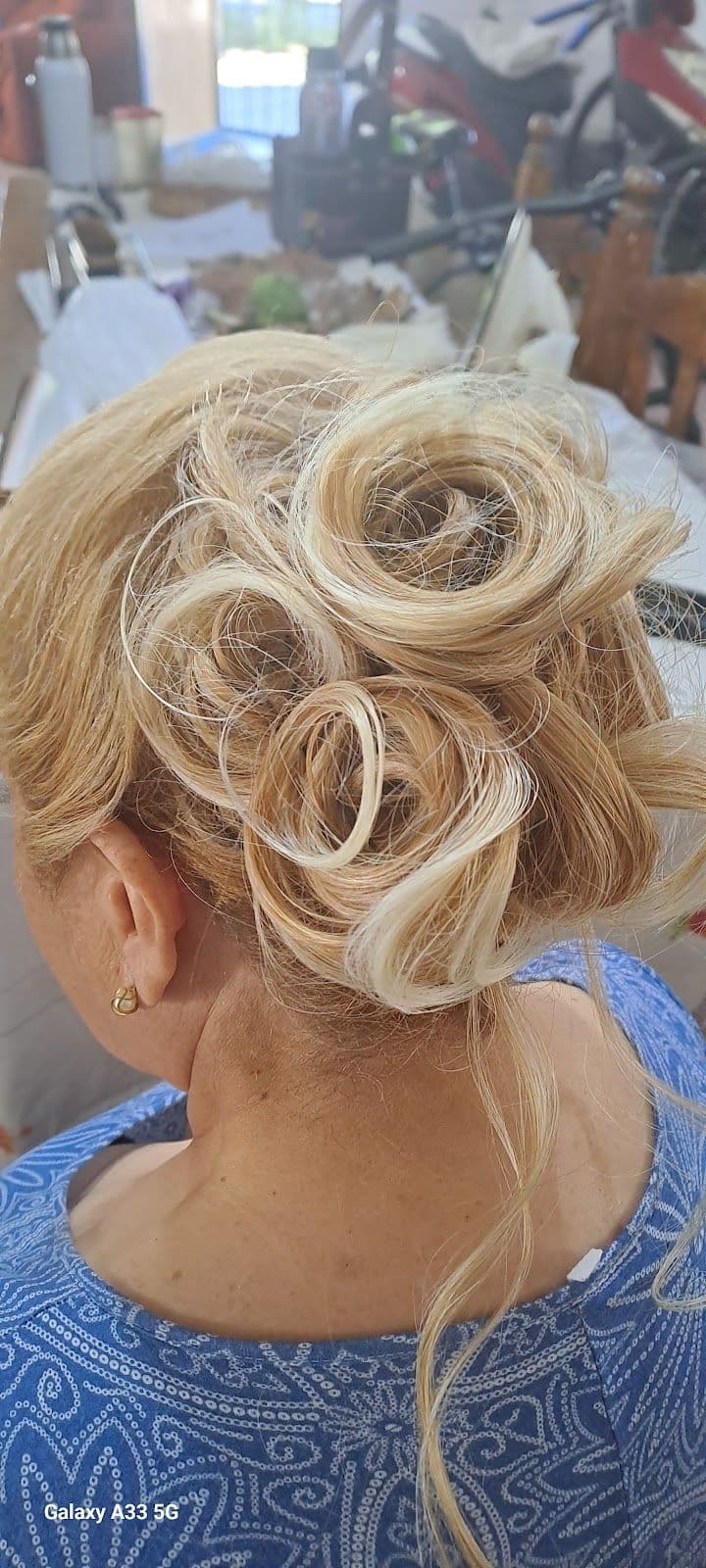 Dafhne Peluquería y Estética