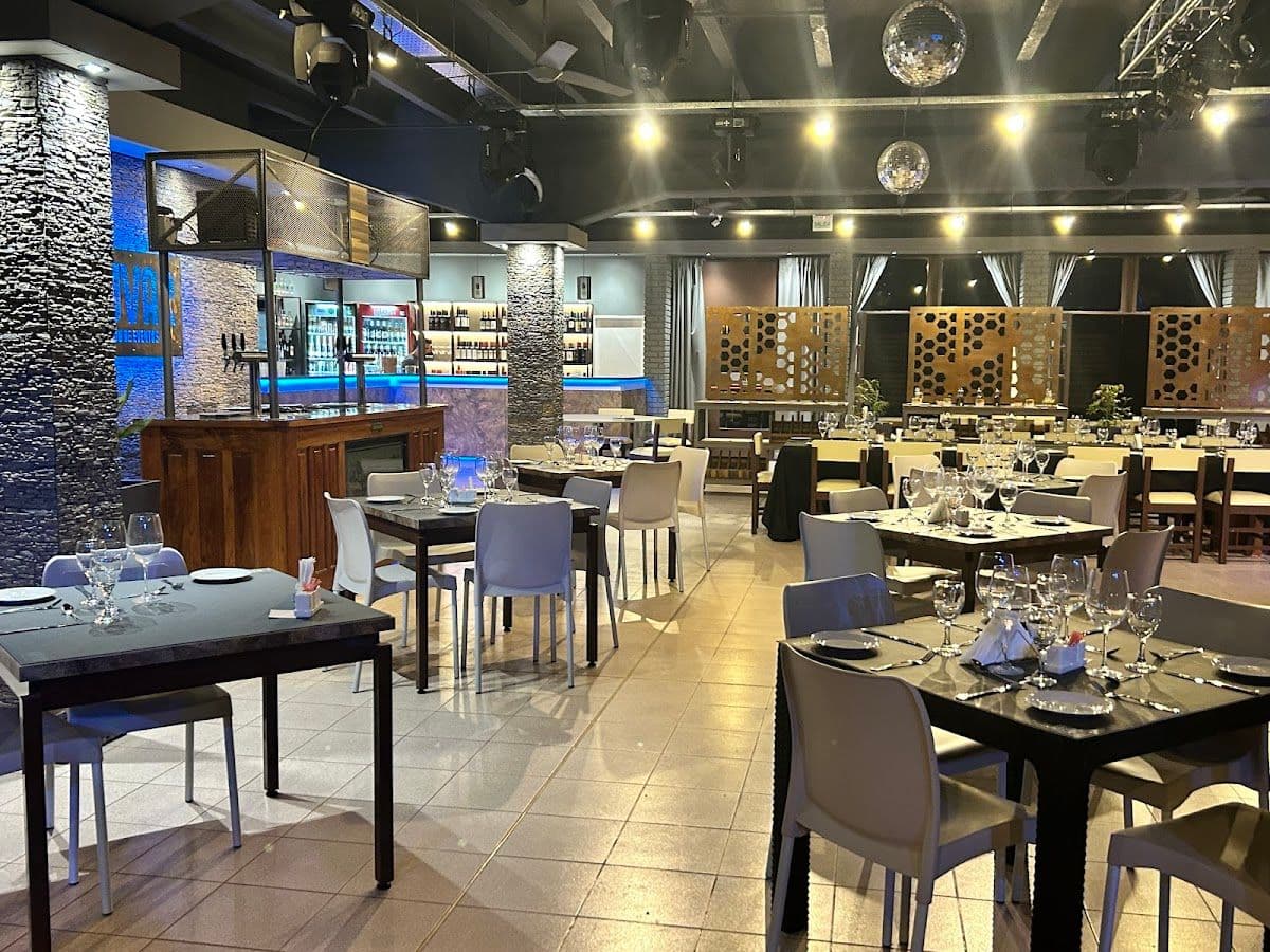 DUVAR Club de Eventos - Las Paredes Restó Club